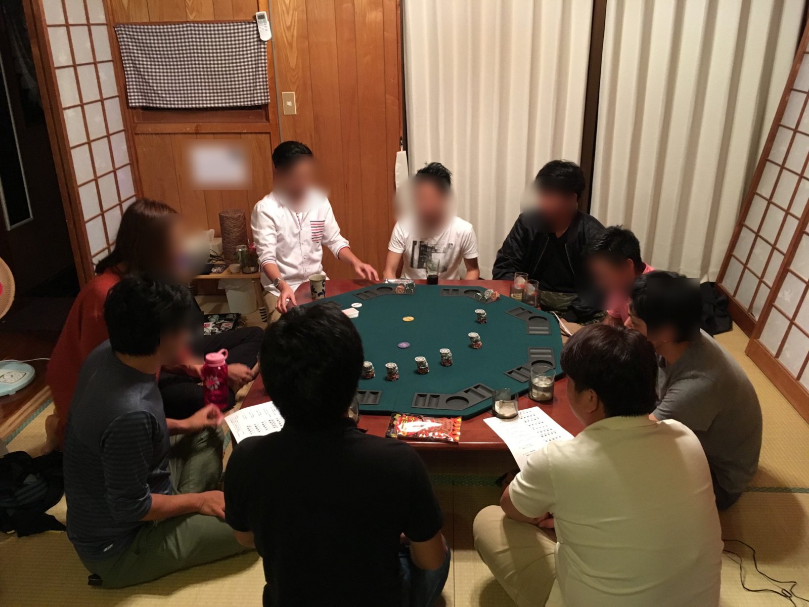 民泊でポーカー