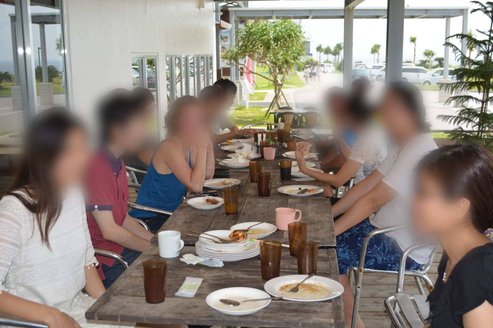 海の見えるテラスでのランチ会